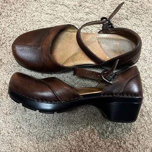 Dansco clogs